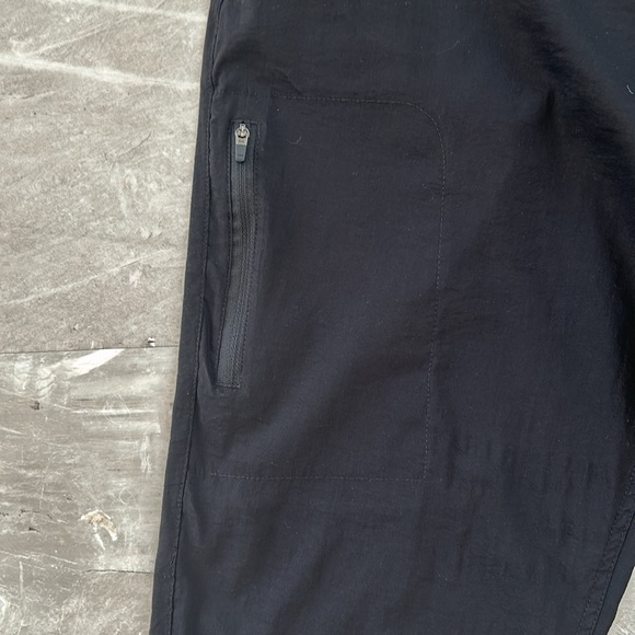 Khombu Lightweight Capri - Picture 5 of 11